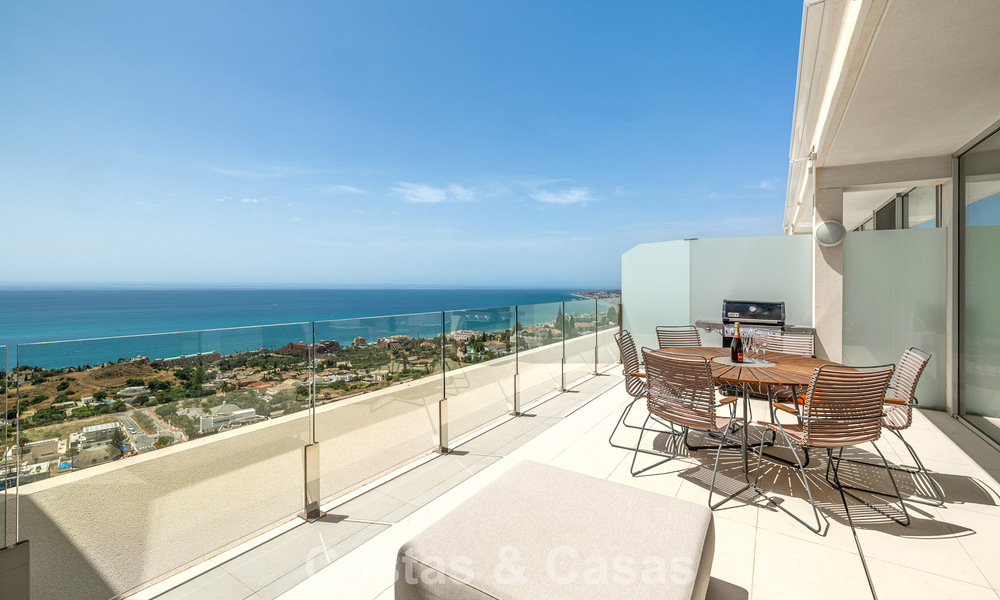 Ático dúplex moderno y luminoso con vistas frontales al mar en venta en Benalmádena, Costa del Sol 802204