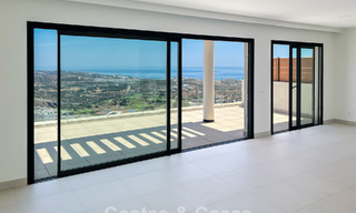 Apartamento moderno en esquina, situado en un exclusivo complejo boutique con vistas panorámicas al mar en La Calanova Golf, Mijas, Costa del Sol 802127 