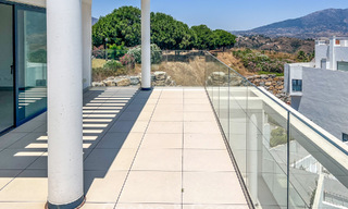 Apartamento moderno en esquina, situado en un exclusivo complejo boutique con vistas panorámicas al mar en La Calanova Golf, Mijas, Costa del Sol 802133 