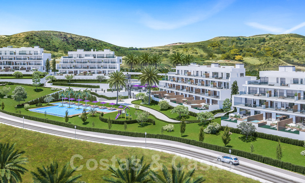 Apartamento moderno en esquina, situado en un exclusivo complejo boutique con vistas panorámicas al mar en La Calanova Golf, Mijas, Costa del Sol 802146