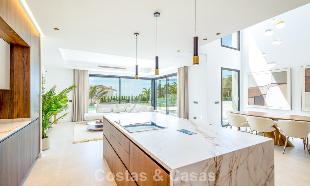 Villa de lujo contemporánea de nueva construcción con vistas al mar en venta en Mijas, Costa del Sol 802149