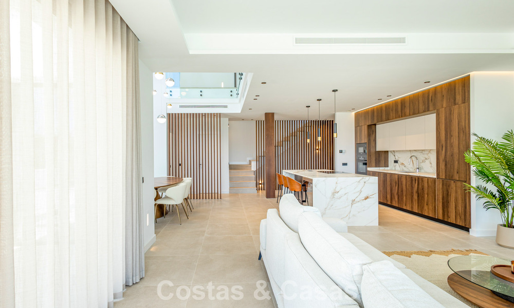 Villa de lujo contemporánea de nueva construcción con vistas al mar en venta en Mijas, Costa del Sol 802151