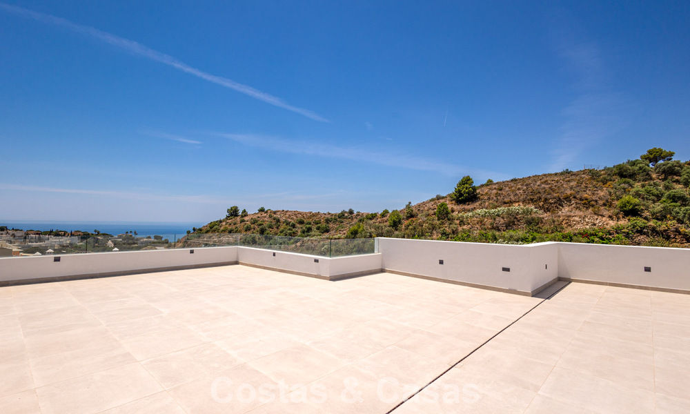 Villa de lujo contemporánea de nueva construcción con vistas al mar en venta en Mijas, Costa del Sol 802164