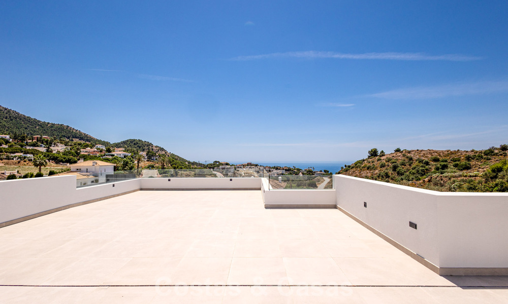 Villa de lujo contemporánea de nueva construcción con vistas al mar en venta en Mijas, Costa del Sol 802165