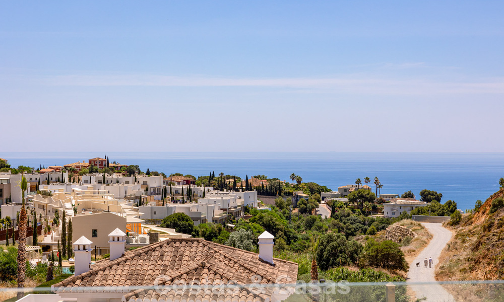 Villa de lujo contemporánea de nueva construcción con vistas al mar en venta en Mijas, Costa del Sol 802166