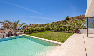 Villa de lujo contemporánea de nueva construcción con vistas al mar en venta en Mijas, Costa del Sol 802167 