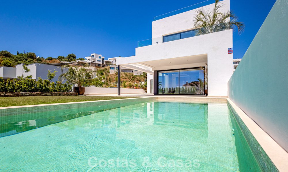 Villa de lujo contemporánea de nueva construcción con vistas al mar en venta en Mijas, Costa del Sol 802168