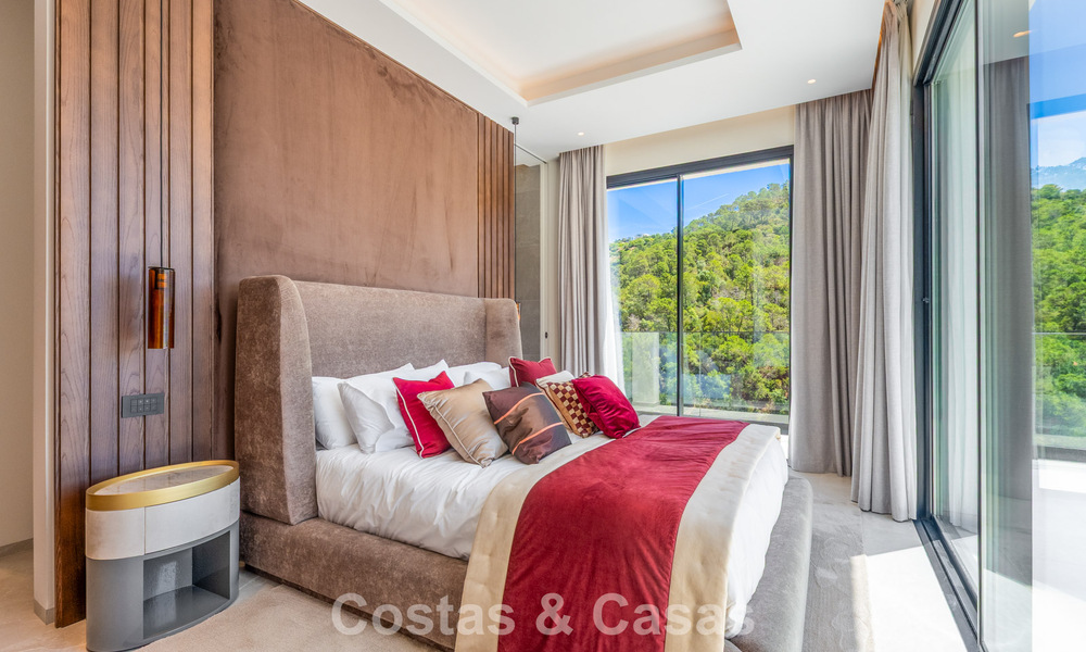 Villa de lujo contemporánea lista para entrar a vivir en una comunidad cerrada en Marbella - Benahavís 802413
