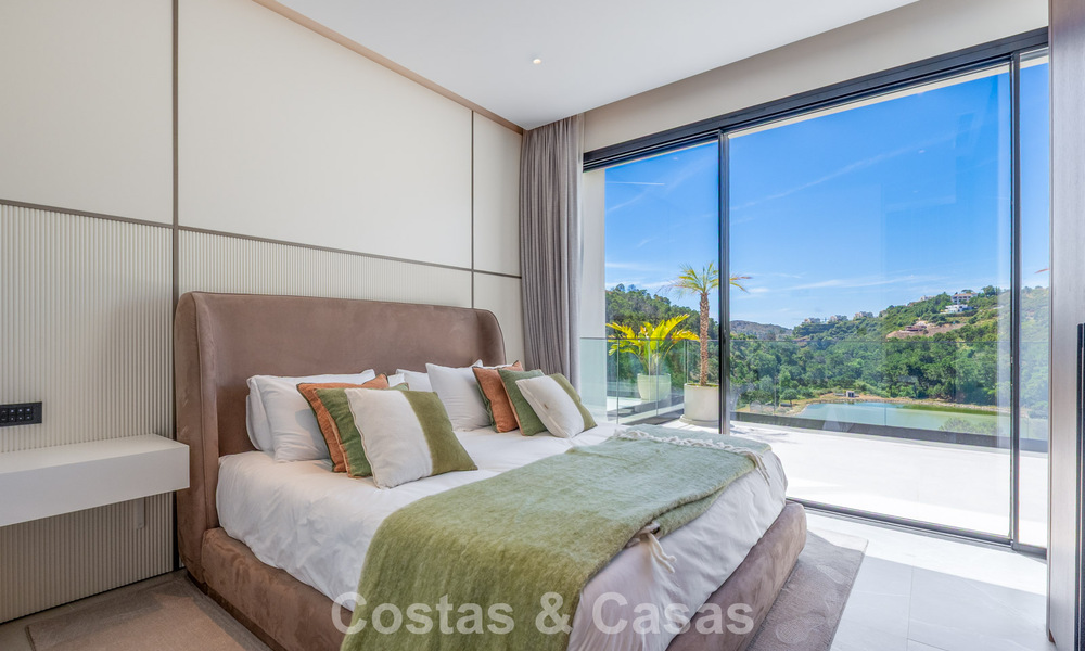 Villa de lujo contemporánea lista para entrar a vivir en una comunidad cerrada en Marbella - Benahavís 802414