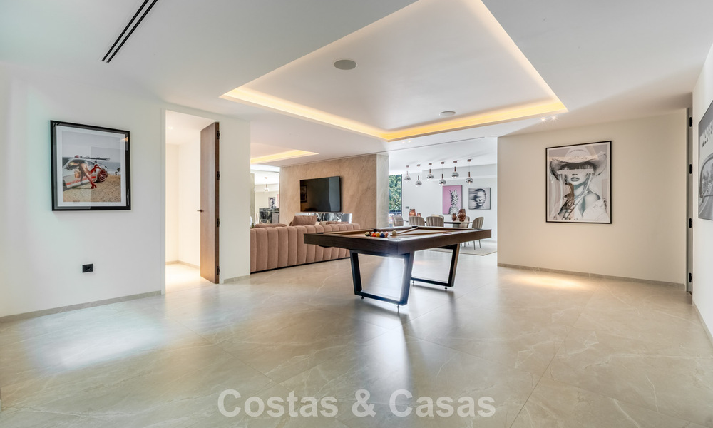 Villa de lujo contemporánea lista para entrar a vivir en una comunidad cerrada en Marbella - Benahavís 802420