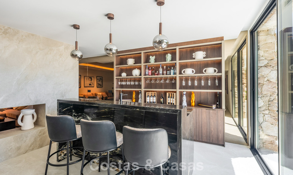 Villa de lujo contemporánea lista para entrar a vivir en una comunidad cerrada en Marbella - Benahavís 802421