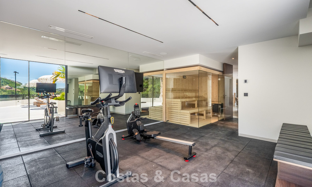 Villa de lujo contemporánea lista para entrar a vivir en una comunidad cerrada en Marbella - Benahavís 802422