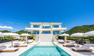 Villa de lujo contemporánea lista para entrar a vivir en una comunidad cerrada en Marbella - Benahavís 802424 