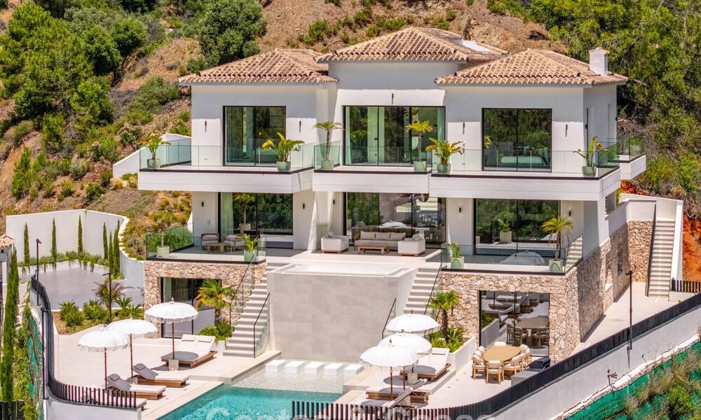 Villa de lujo contemporánea lista para entrar a vivir en una comunidad cerrada en Marbella - Benahavís 802426