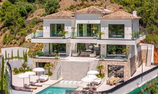 Villa de lujo contemporánea lista para entrar a vivir en una comunidad cerrada en Marbella - Benahavís 802426 