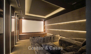 Villa de lujo contemporánea lista para entrar a vivir en una comunidad cerrada en Marbella - Benahavís 802428 