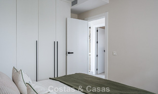 Moderno apartamento reformado con vistas al mar en venta en las colinas de Marbella - Benahavís 802435 