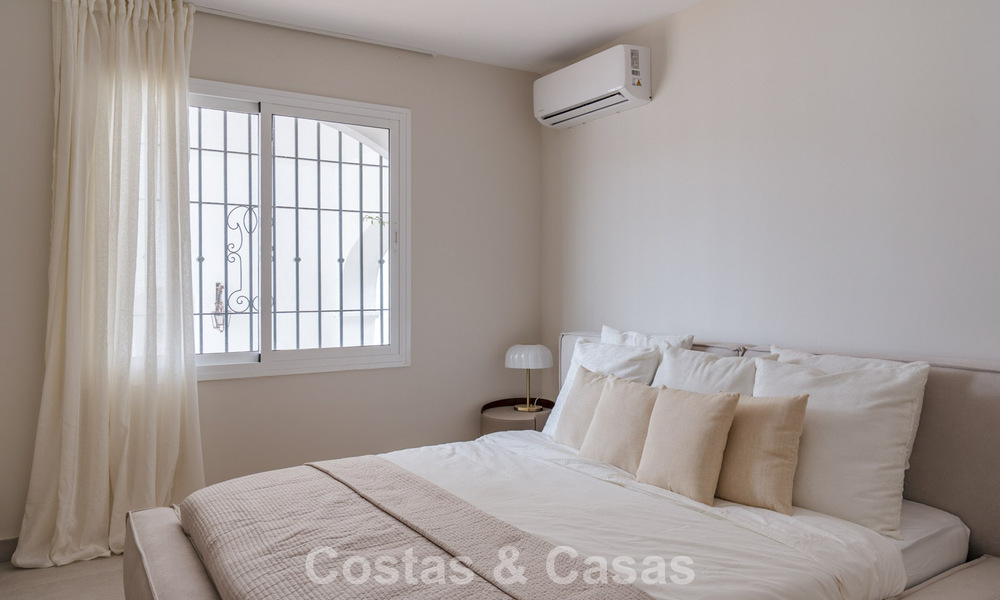 Moderno apartamento reformado con vistas al mar en venta en las colinas de Marbella - Benahavís 802436
