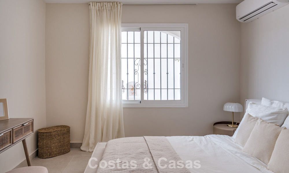Moderno apartamento reformado con vistas al mar en venta en las colinas de Marbella - Benahavís 802437