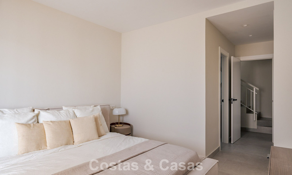 Moderno apartamento reformado con vistas al mar en venta en las colinas de Marbella - Benahavís 802438