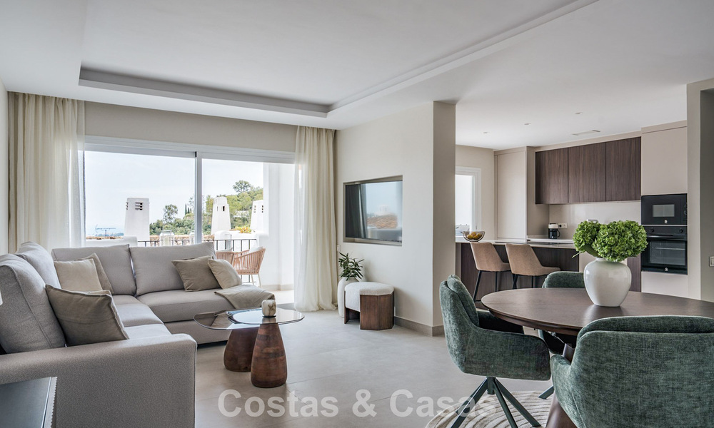 Moderno apartamento reformado con vistas al mar en venta en las colinas de Marbella - Benahavís 802440