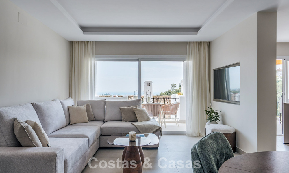 Moderno apartamento reformado con vistas al mar en venta en las colinas de Marbella - Benahavís 802441