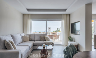 Moderno apartamento reformado con vistas al mar en venta en las colinas de Marbella - Benahavís 802441 