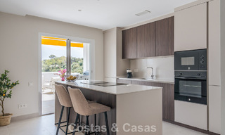 Moderno apartamento reformado con vistas al mar en venta en las colinas de Marbella - Benahavís 802443 