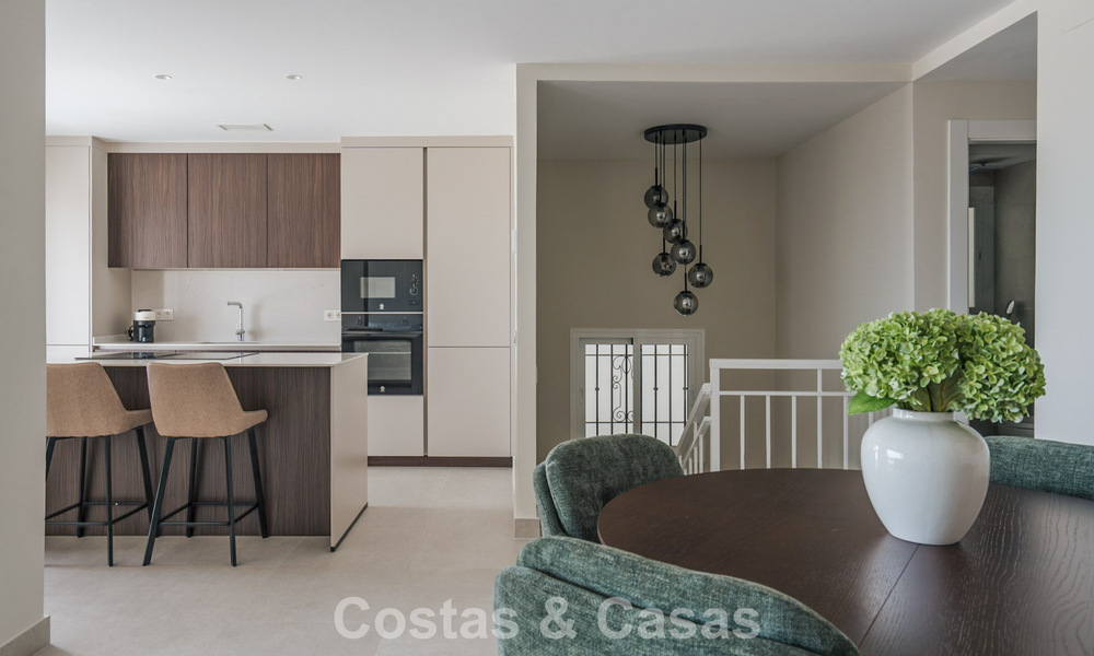 Moderno apartamento reformado con vistas al mar en venta en las colinas de Marbella - Benahavís 802444