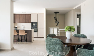 Moderno apartamento reformado con vistas al mar en venta en las colinas de Marbella - Benahavís 802445 