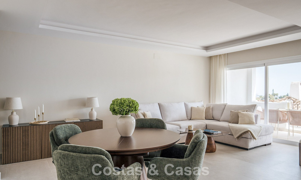 Moderno apartamento reformado con vistas al mar en venta en las colinas de Marbella - Benahavís 802446