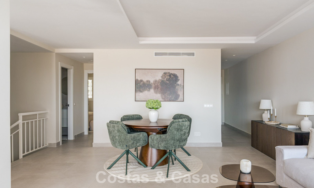 Moderno apartamento reformado con vistas al mar en venta en las colinas de Marbella - Benahavís 802448