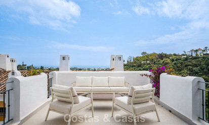 Moderno apartamento reformado con vistas al mar en venta en las colinas de Marbella - Benahavís 802449