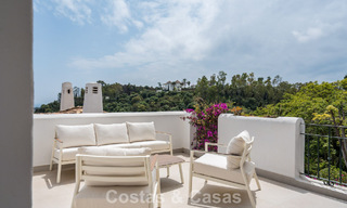 Moderno apartamento reformado con vistas al mar en venta en las colinas de Marbella - Benahavís 802451 
