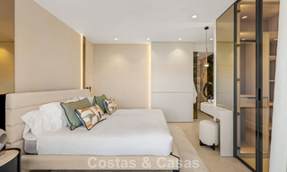 Moderno apartamento de lujo en primera línea de playa en venta en un prestigioso complejo entre Marbella y Estepona 802506 
