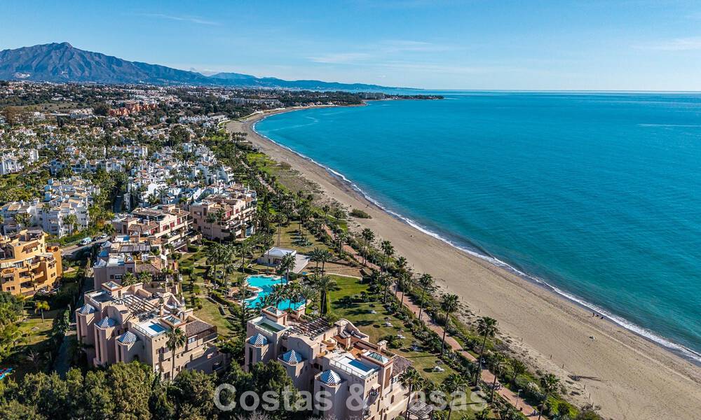 Apartamento en primera línea de playa con vistas panorámicas al mar en venta en la New Golden Mile, Marbella - Estepona 802510