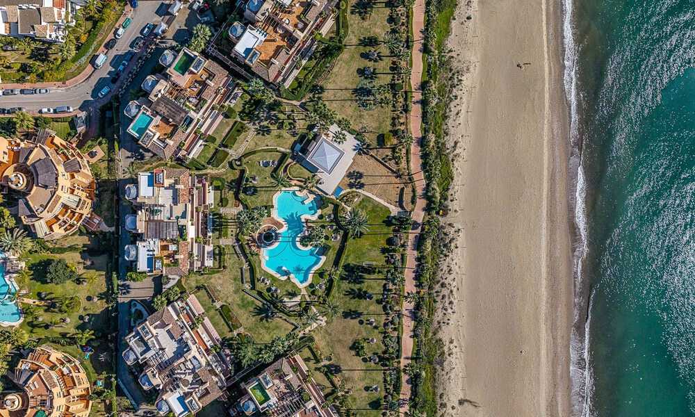 Apartamento en primera línea de playa con vistas panorámicas al mar en venta en la New Golden Mile, Marbella - Estepona 802511
