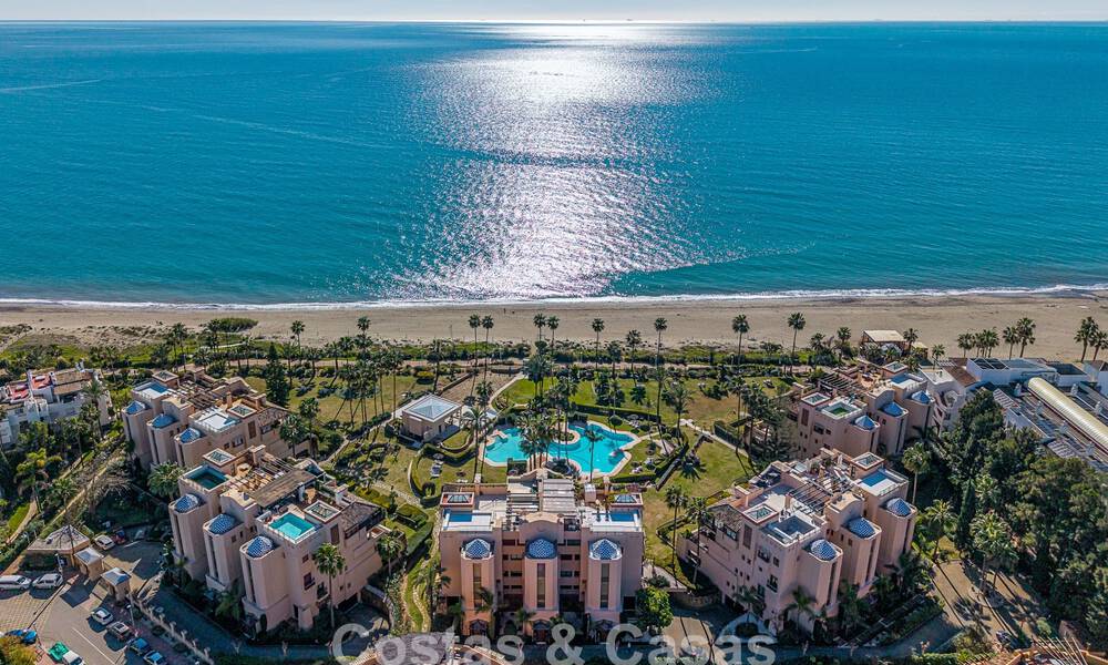 Apartamento en primera línea de playa con vistas panorámicas al mar en venta en la New Golden Mile, Marbella - Estepona 802512