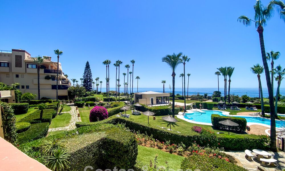 Apartamento en primera línea de playa con vistas panorámicas al mar en venta en la New Golden Mile, Marbella - Estepona 802514