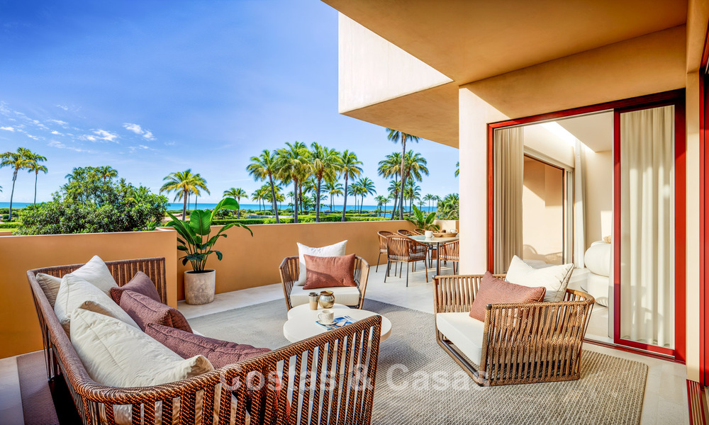 Apartamento en primera línea de playa con vistas panorámicas al mar en venta en la New Golden Mile, Marbella - Estepona 802515