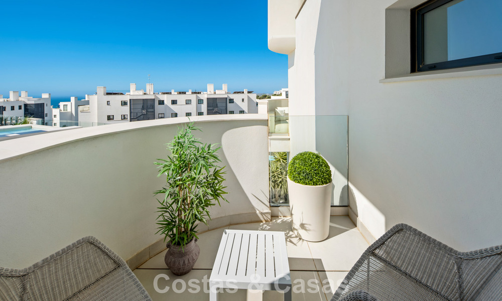 Apartamento contemporáneo en venta en un innovador complejo lifestyle en Fuengirola, Costa del Sol 802529