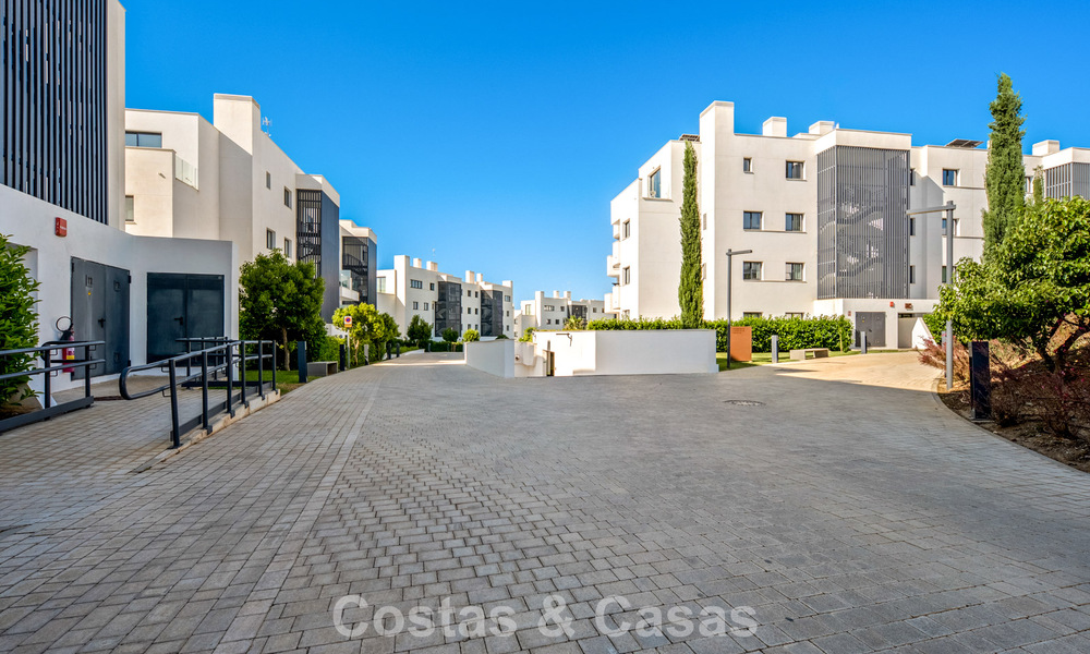 Apartamento contemporáneo en venta en un innovador complejo lifestyle en Fuengirola, Costa del Sol 802530