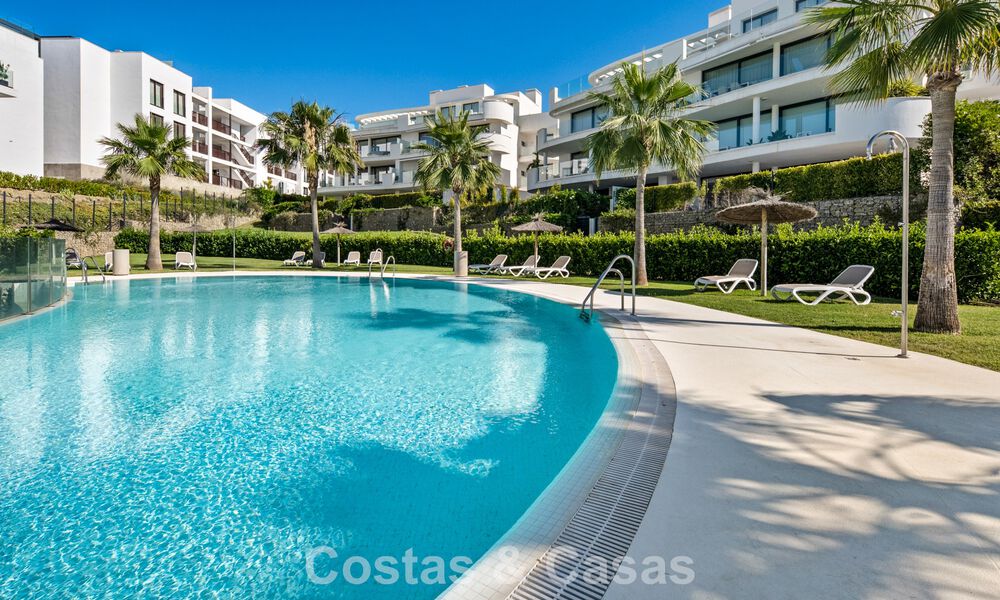 Apartamento contemporáneo en venta en un innovador complejo lifestyle en Fuengirola, Costa del Sol 802532
