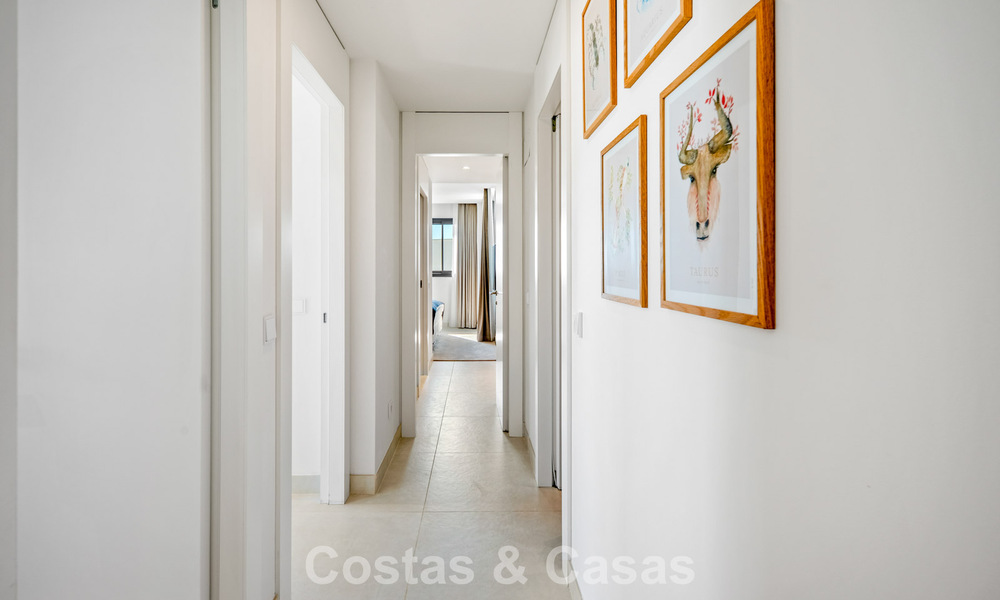 Apartamento contemporáneo en venta en un innovador complejo lifestyle en Fuengirola, Costa del Sol 802533