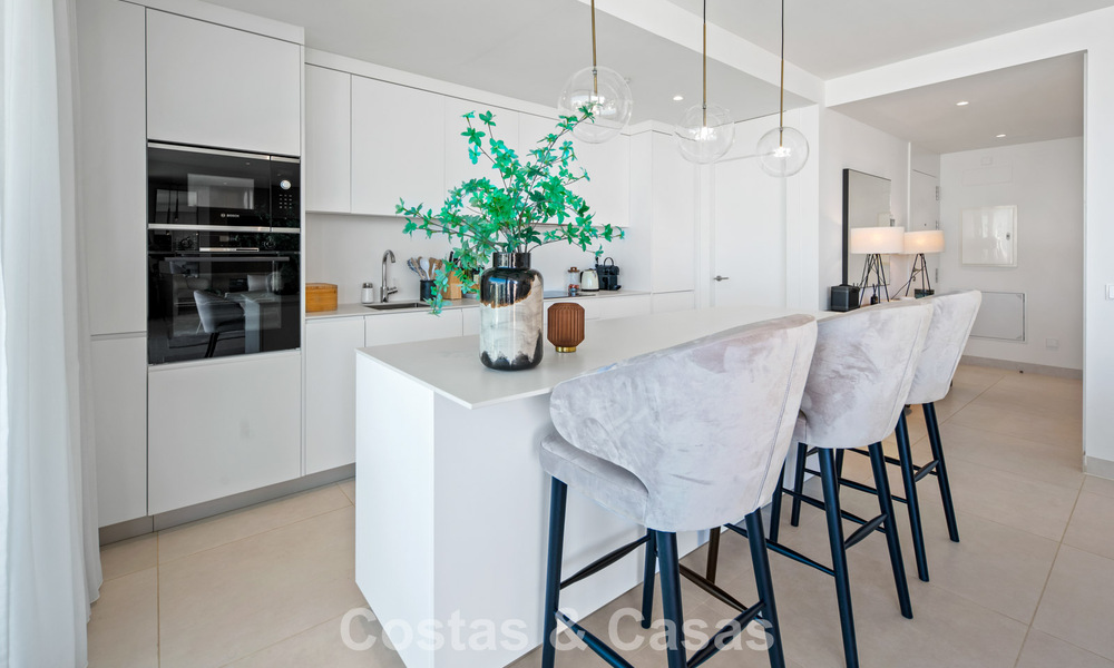 Apartamento contemporáneo en venta en un innovador complejo lifestyle en Fuengirola, Costa del Sol 802543