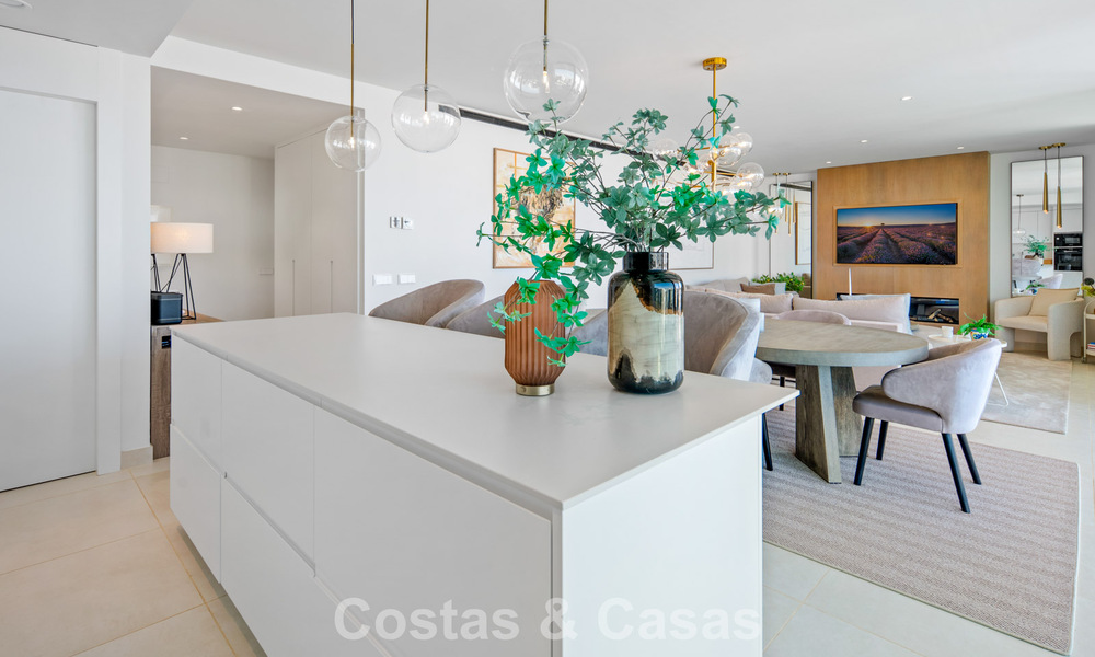 Apartamento contemporáneo en venta en un innovador complejo lifestyle en Fuengirola, Costa del Sol 802544