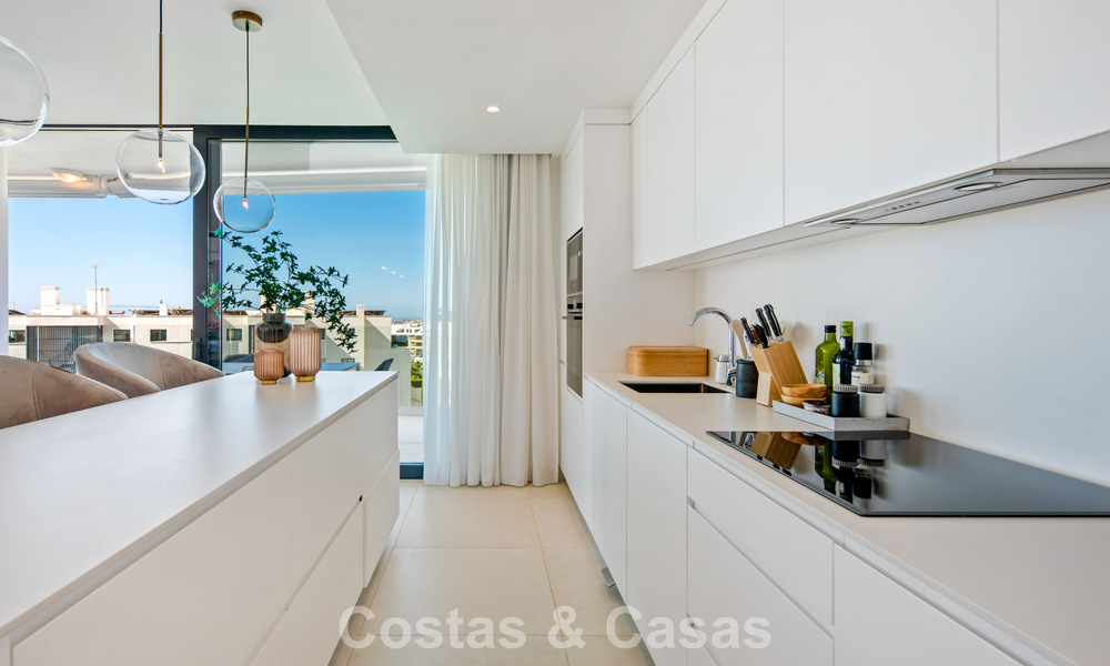 Apartamento contemporáneo en venta en un innovador complejo lifestyle en Fuengirola, Costa del Sol 802545