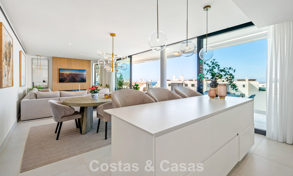 Apartamento contemporáneo en venta en un innovador complejo lifestyle en Fuengirola, Costa del Sol 802546