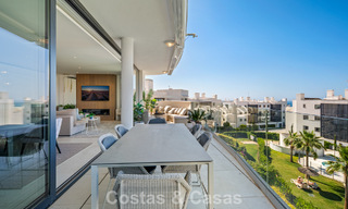 Apartamento contemporáneo en venta en un innovador complejo lifestyle en Fuengirola, Costa del Sol 802547 
