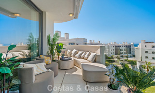 Apartamento contemporáneo en venta en un innovador complejo lifestyle en Fuengirola, Costa del Sol 802548 